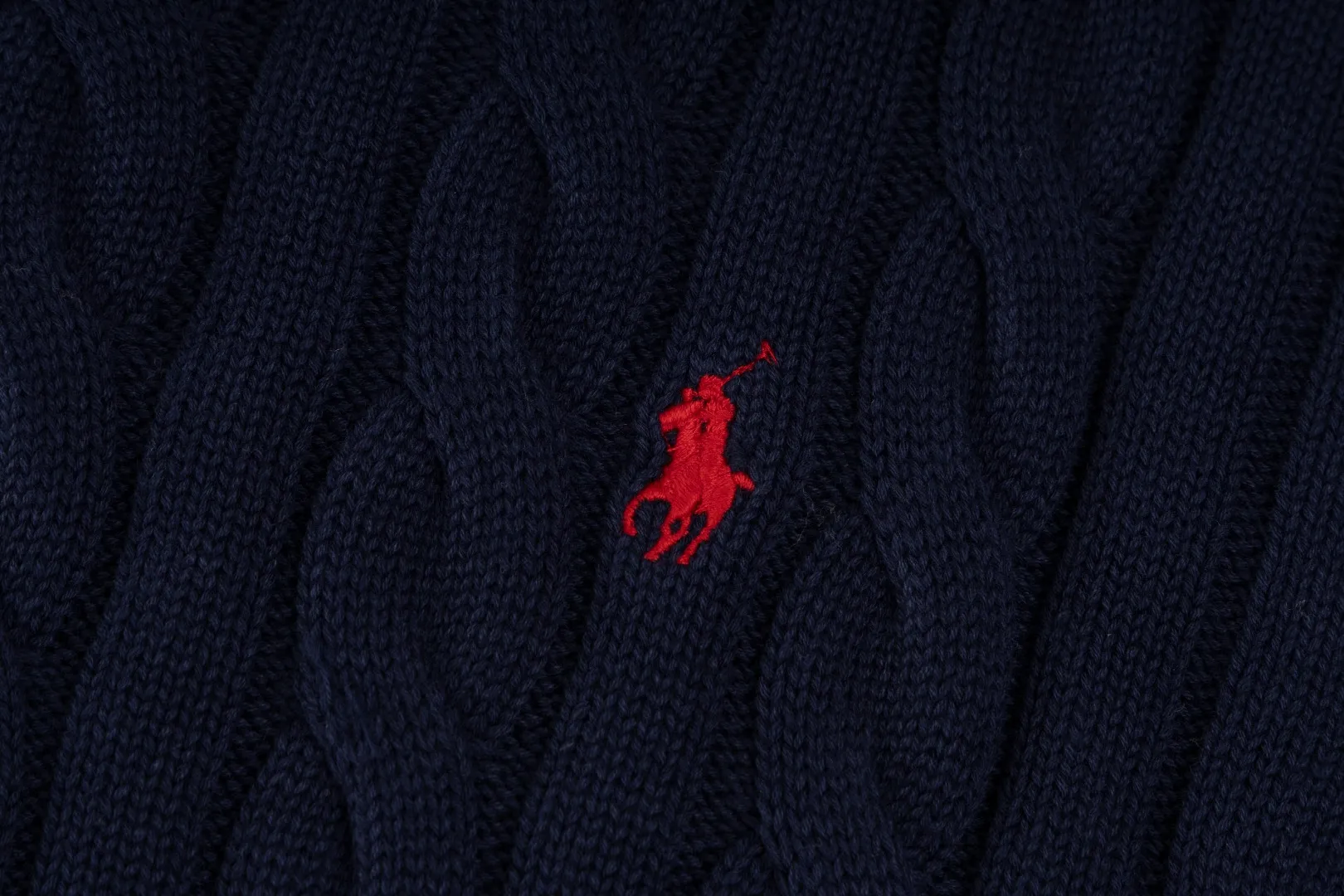 P220 #R91 RALPH LAUREN Ralph Lauren fourteen colors classic small label embroidery round neck pullover cable cardigan sweater men's top, high-density LOGO embroidery on the chest, original customization of tag accessories. Made of pure cotton yarn, pure cotton is skin-friendly and comfortable, small label war horse embroidered twist button round neck sweater 🐎 high quality, follow the blogger to learn how to wear it! Let’s buy a Ralph Lauren cable sweater. It’s a super hard-to-find series after it became popular. It’s hard to find one on the official website. It’s simple and practical to wear, with a lazy and loose feel. The thickened fabric has more texture, feels soft and delicate, and has a loose fit. Whether worn alone or layered, you can wear different styles of fashion with just one piece!   Size：XS S M L Sleeve length: 59/60/61/62/63